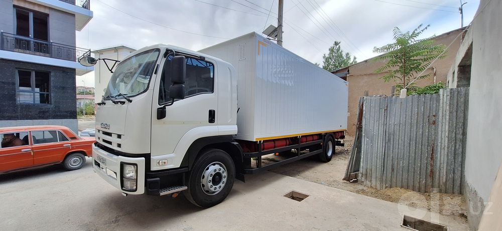 Isuzu 2023 yil  holati  yaxshi