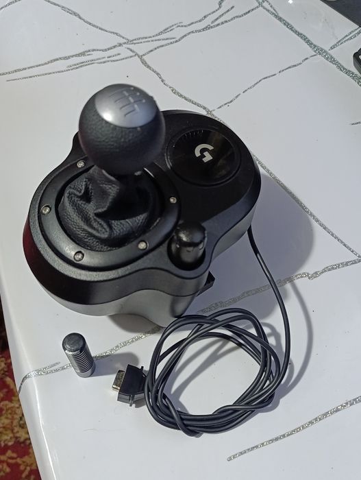 Игровой руль Logitech g923