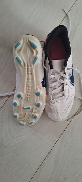 Футболни обувки NIKE номер 37.5