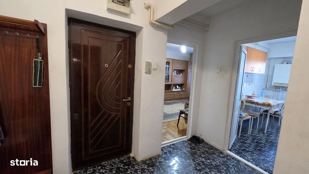 Apartament 3 c decomandate , 2 bai, etaj 1 la bulevard
