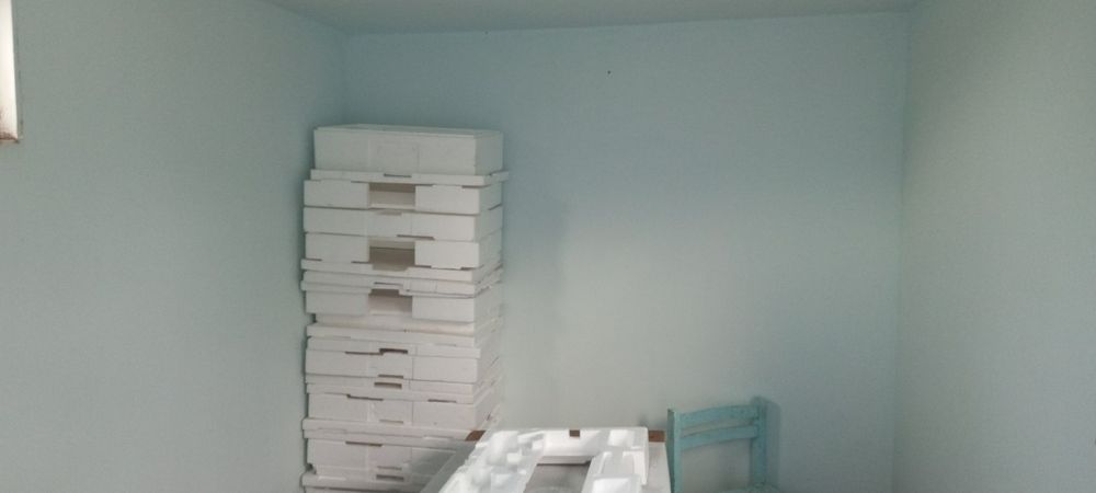 Kantenner akfa eshik deraza va fortichkasi bilan ichi utplyonni