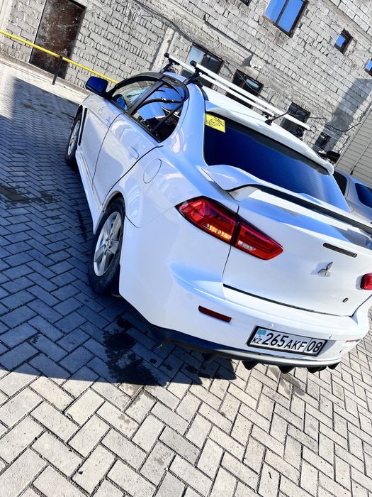 Продам машину lancer 10 2.0