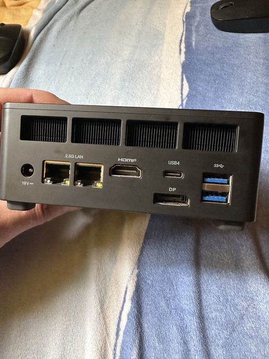 Mini pc gaming Minisforum Um690 Pro,32gb ddr5,ryzen 9,ssd 1T,video 4gb