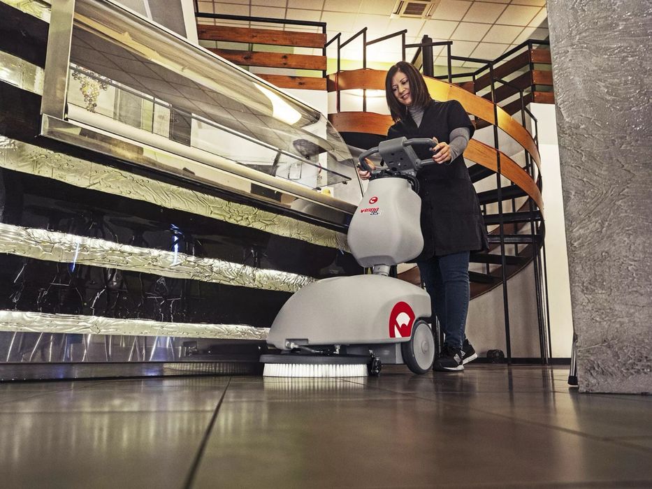 Masina de spalat si asparat pardoseli Comac Vispa 35