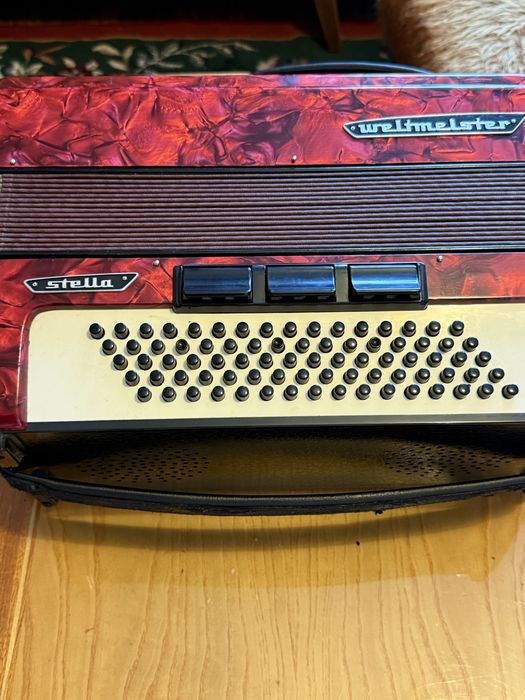Акордеон Weltmeister Stella 80 баса