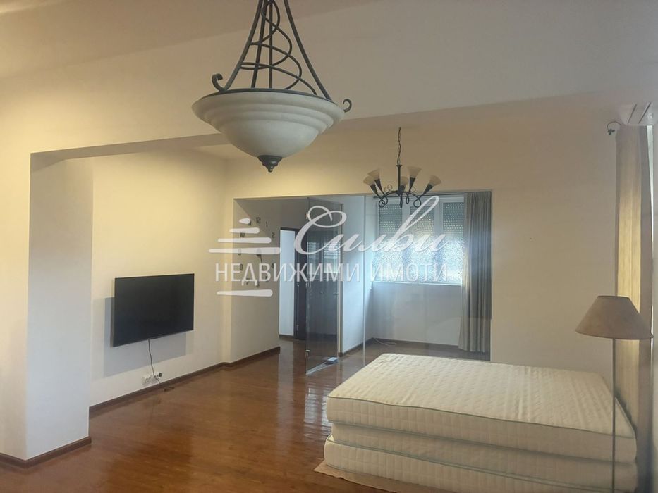 Тристаен ТУХЛЕН апартамент след ОСНОВЕН РЕМОНТ - кв. Добруджански!