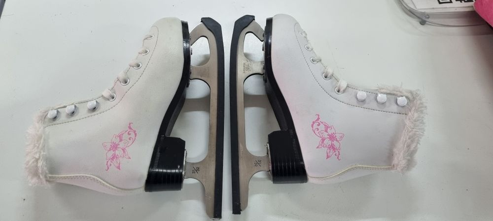 Коньки на девочку 31 размер.