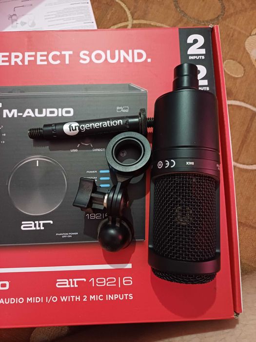 Microfon pentru studio,placa de sunet