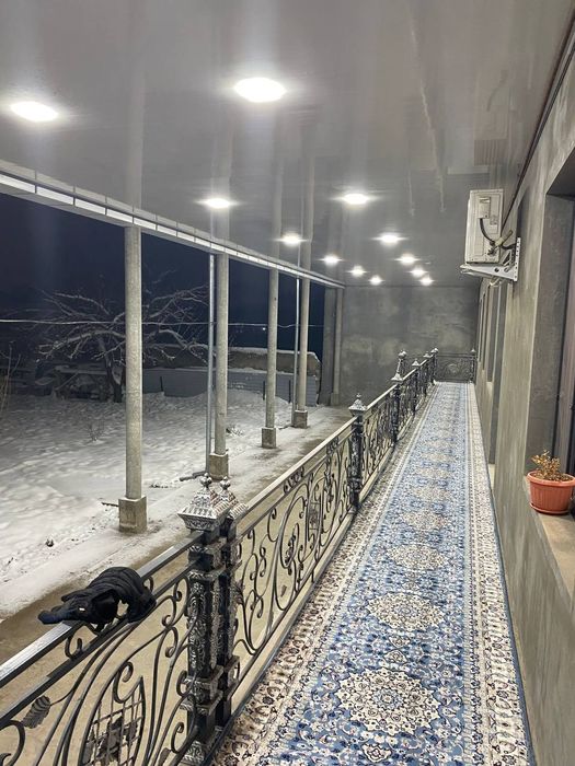 Yeng ozbekston bogin orqasida chiroyli shinam xovli