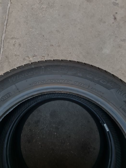 Зимни гуми 2 броя HANKOOK WinterIcept Evo2 205 55 R17 дот 2122