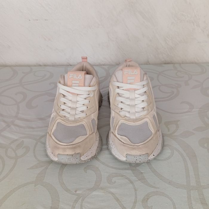 Продам кожаные кроссовки "FILA" р.38