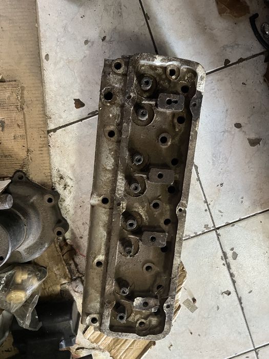 Продавам глава моторна газ 21