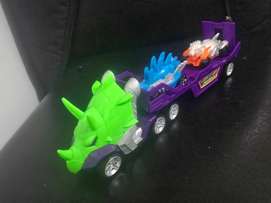 Camion cu 2 masinute