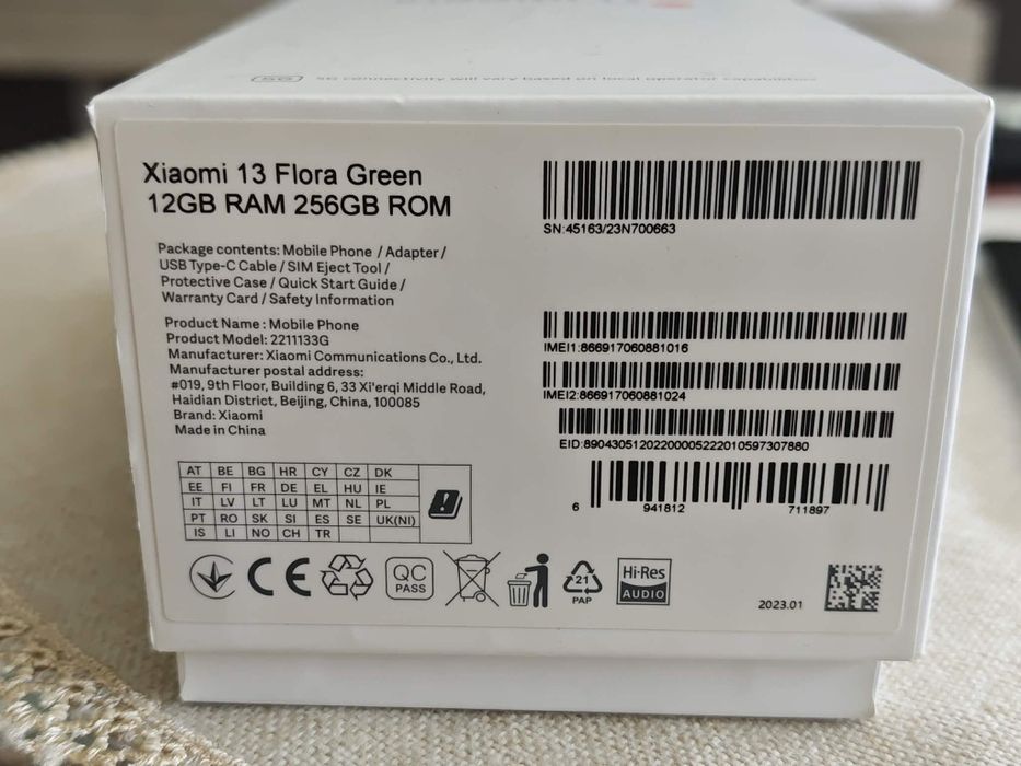 Телефон Xiaomi 13