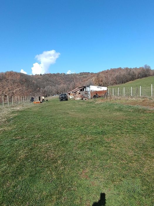 Продавам земя с малка вила