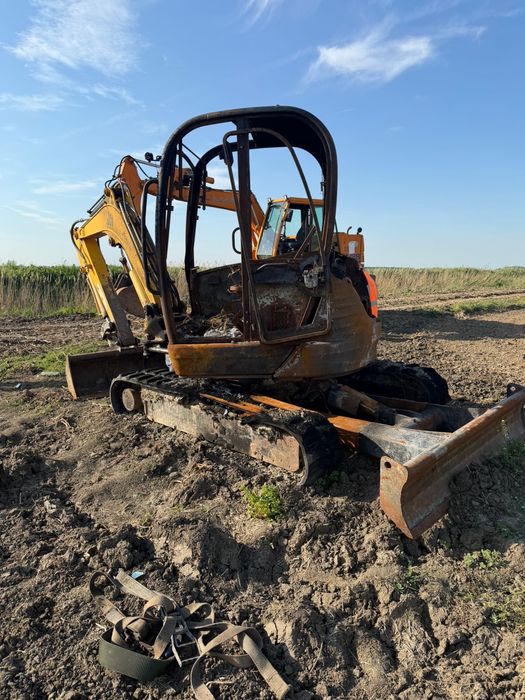 Excavaror JCB 8045 avariat.
