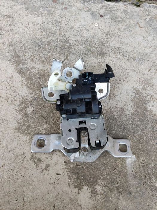 Broasca haion portbagaj Seat Exeo ST Audi A4 B8 A5 Q5 A6 A7 8K9827505A