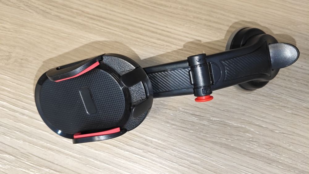 Держатель телефона в автомобиль.