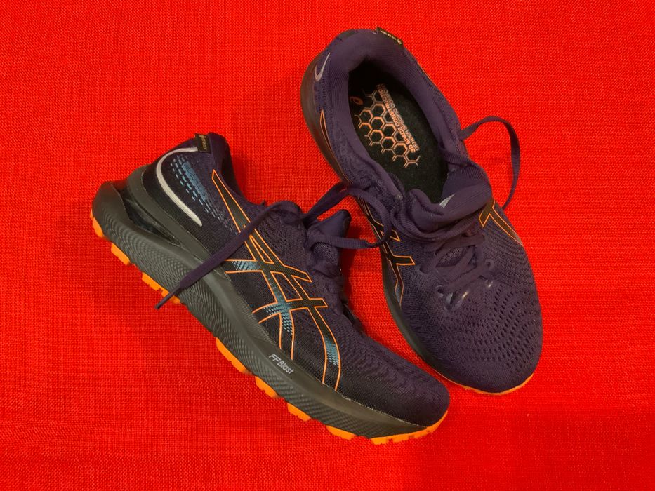 Asics gore-tex-оригинални маратонки 38 размер