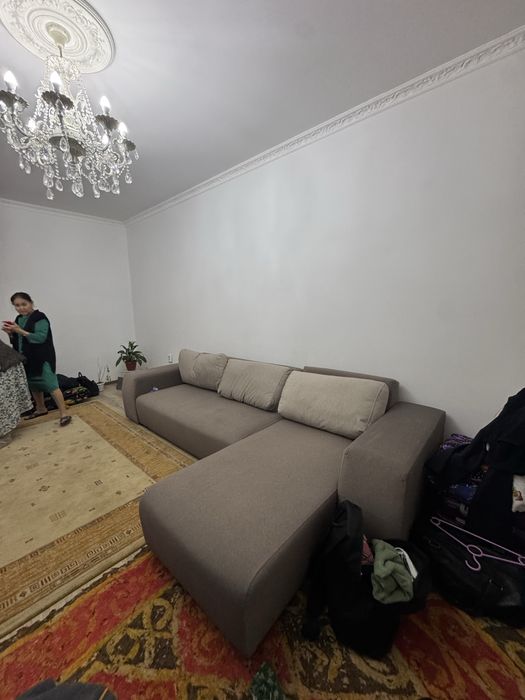 Диван гостинный.