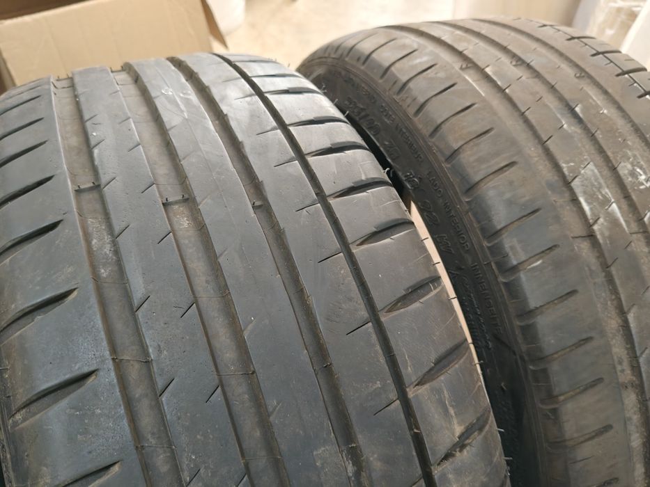 Vand 4 anvelope vara 225/40/18 Michelin si  Debica