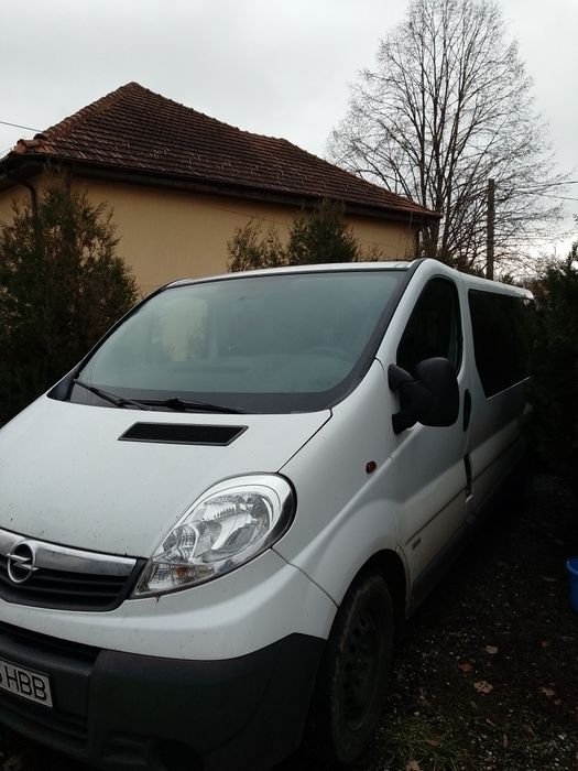 Vând urgent microbuz 8+1