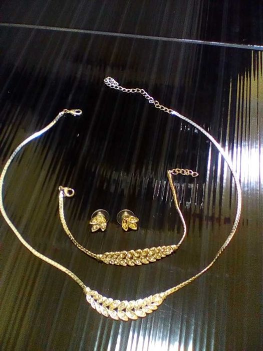 Комплект бужута Колие /брошка