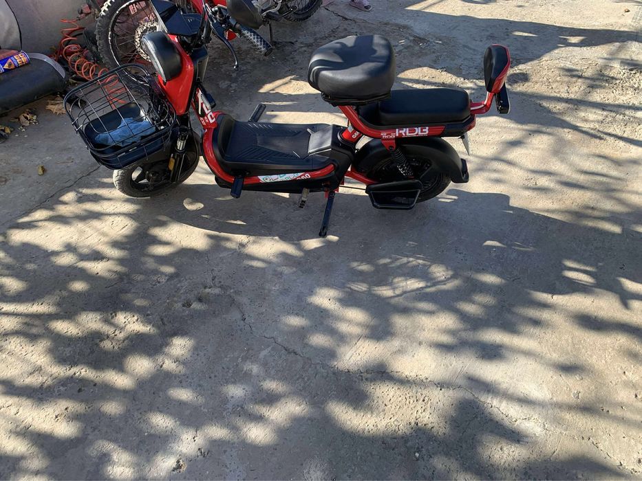 Vând Scuter Electric