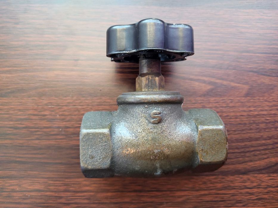 Чугунен водопроводен кран 1 ½