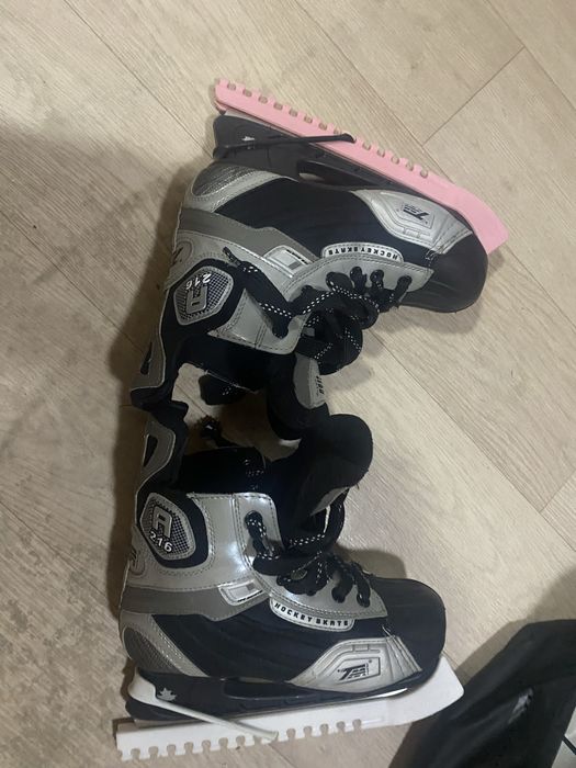 Продам коньки хокейные