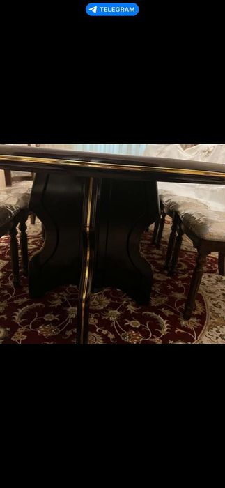 Продаётся стол в отличном состоянии!