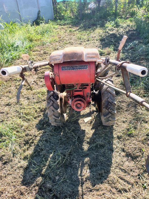 Motocultor cu plug rotativ reversibil