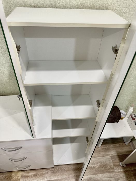 Продам детский шкаф с зеркалом