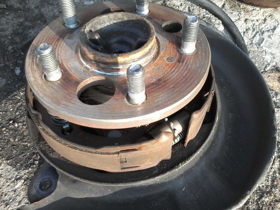 Задняя ступица на субару.