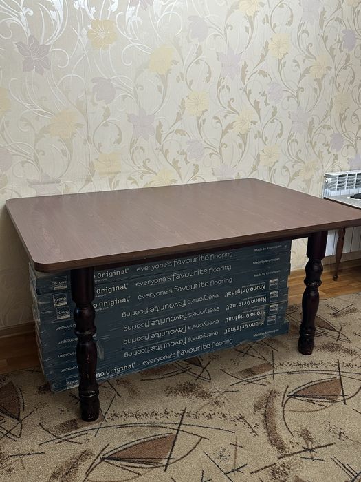 Стол со стульями