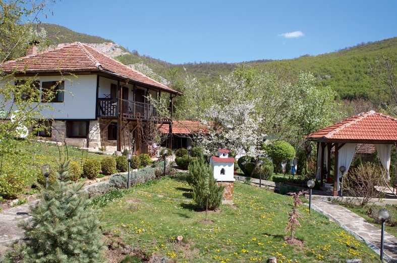 Продавам къща в с.Липница, Ботевград