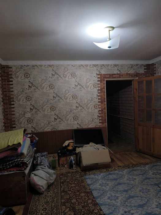 Hovli uy sotiladi