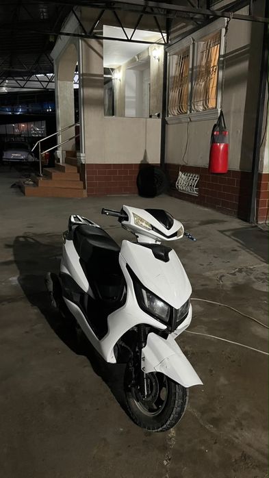 Продам скутер м8 165 кубов