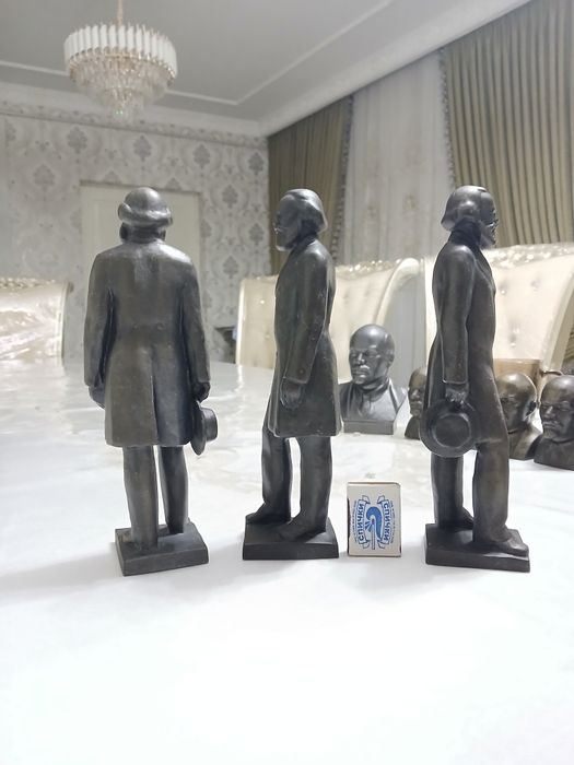 Металический бронзвий Бюст Карил макс