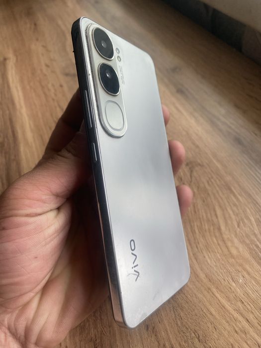Vivo v40 lite в хорошем состоянии
