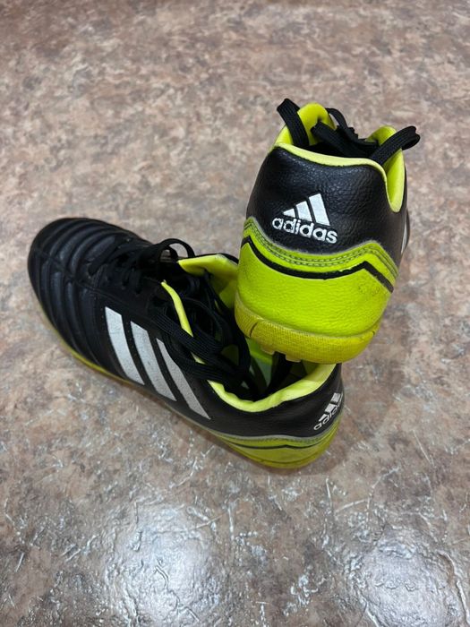 Продам сороконожки Adidas