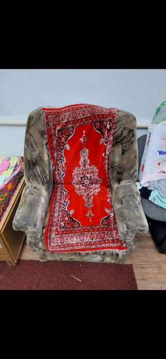 Продам диван с двумя креслами в отличном состоянии