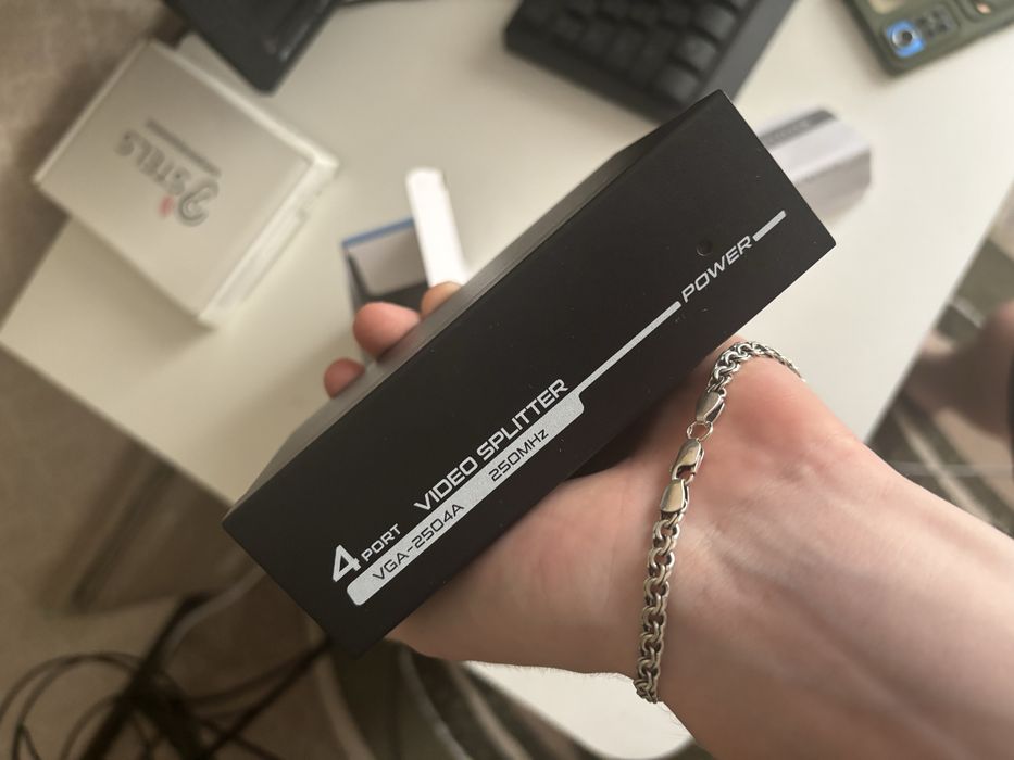 Продам видео сплиттер VGA