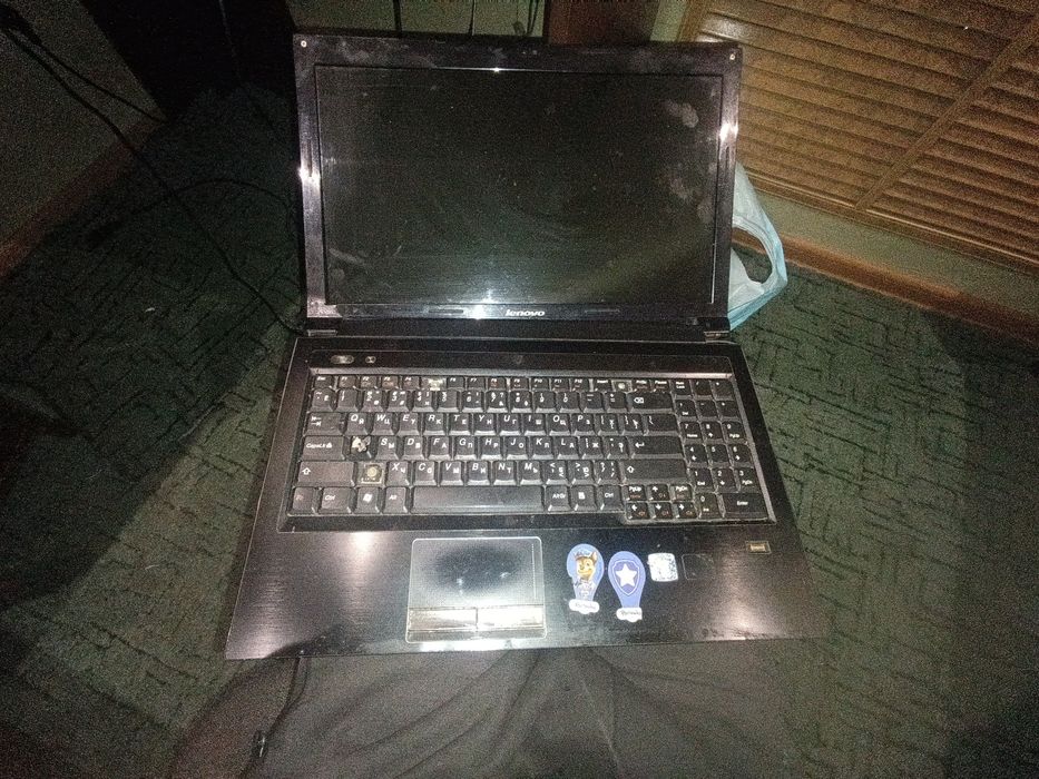 Продам ноутбук Леонова v560на запчасти