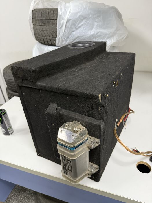 сабвуфер Alpine.