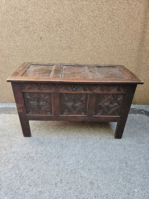 Ракла с дърворезба