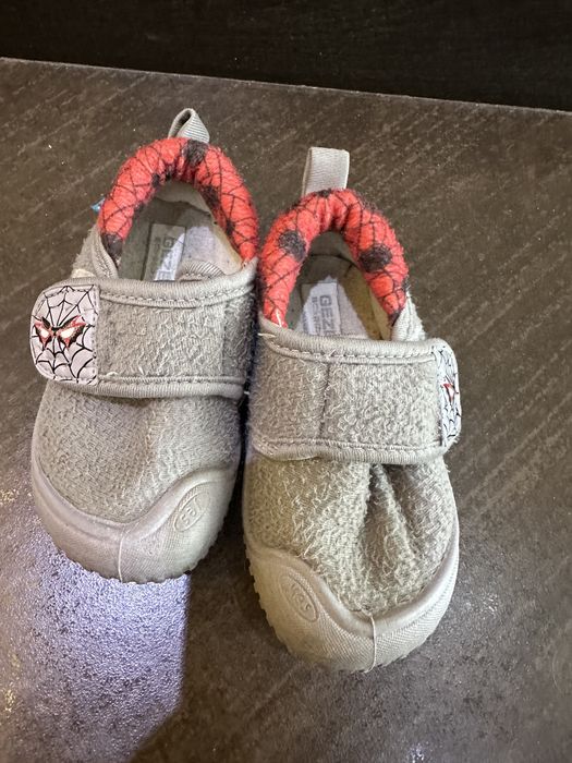 Продавам обукви и пантови размер 23 и 22