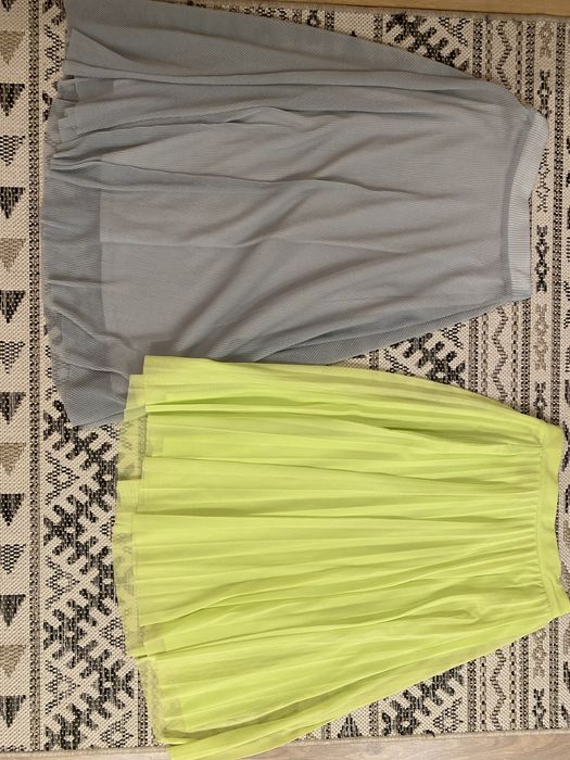 Fuste plisate S Reserved si Berska