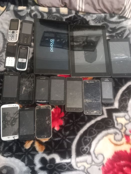 Telefoane pentru piese!