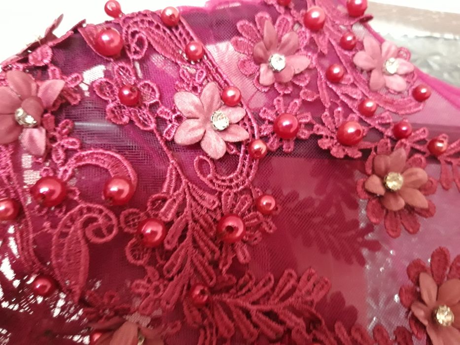 Продавам официална рокля от дантела с подплата Турция